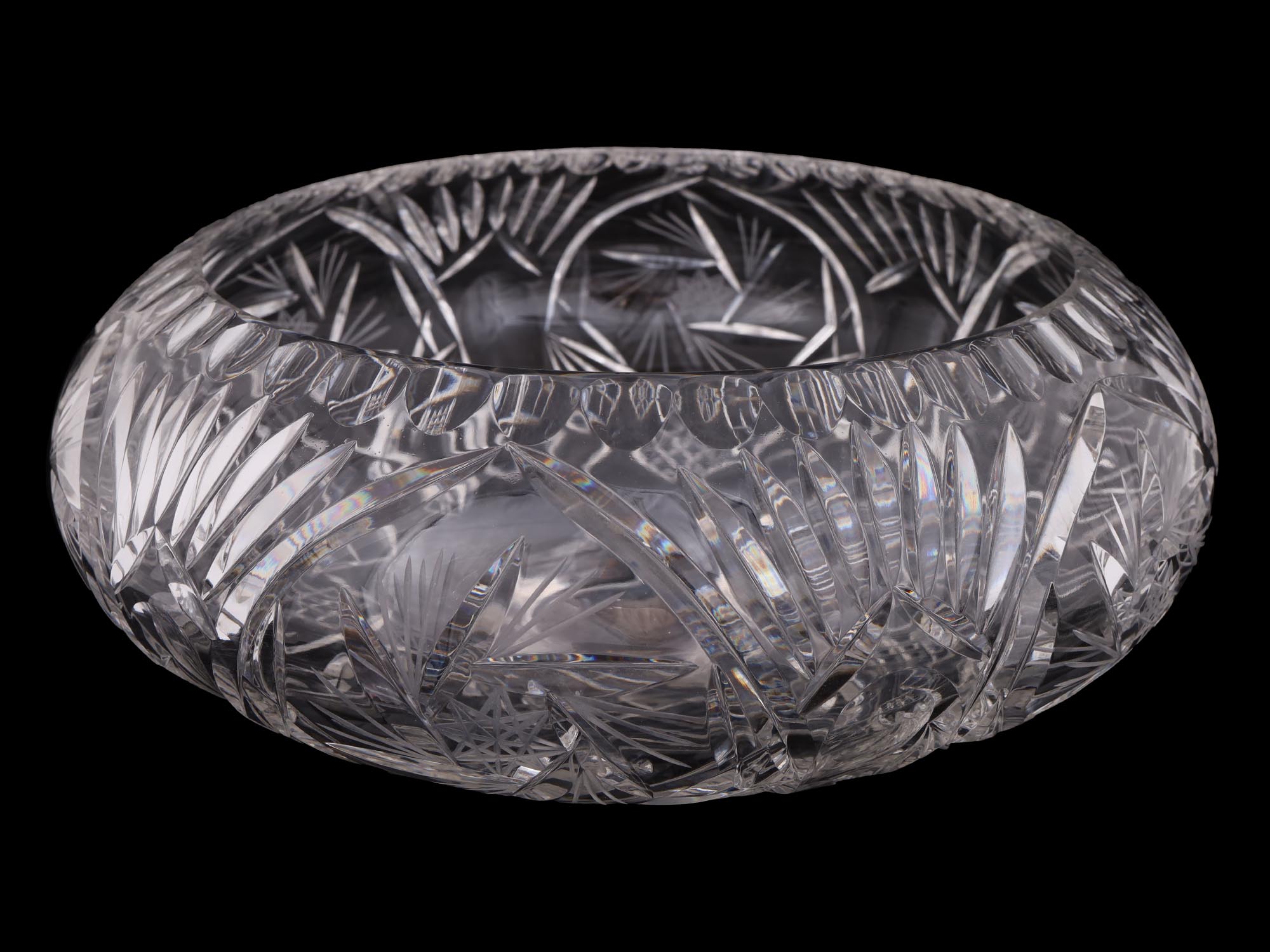 VINTAGE CUT CRYSTAL GLASS CENTERPIECE SALAD BOWL PIC-1